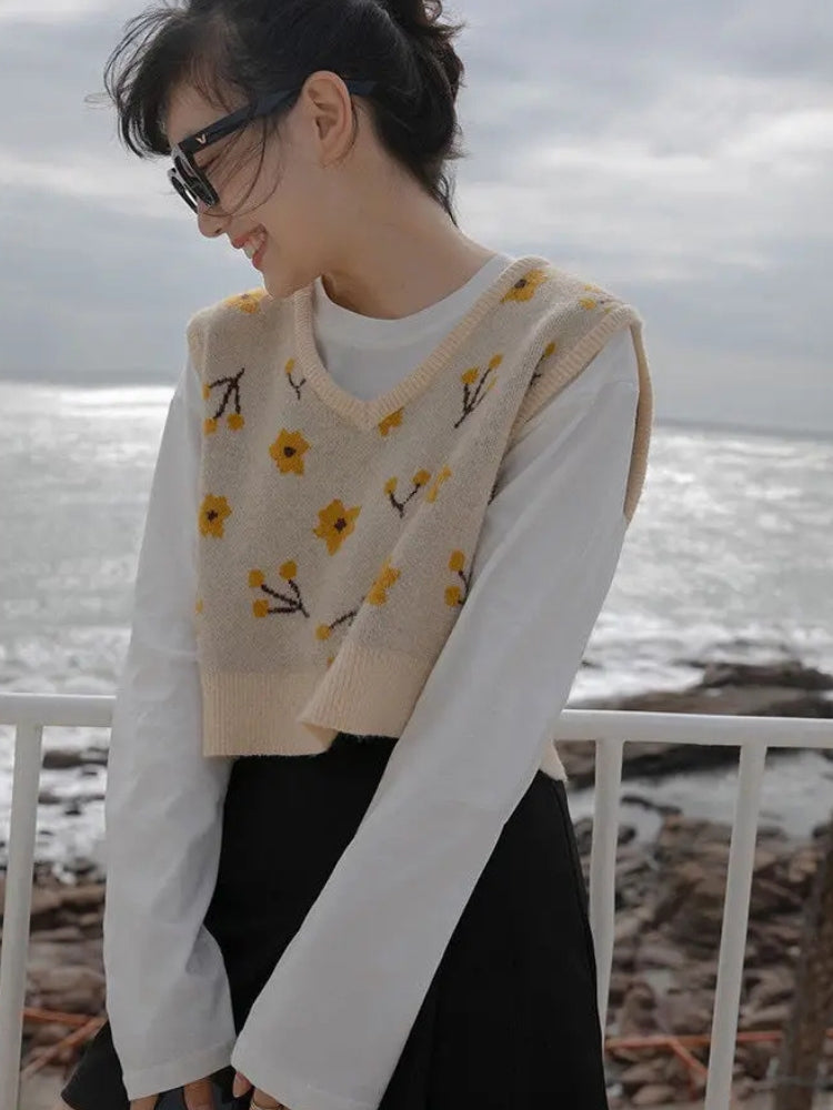 Floral Cropped Sweater Vest