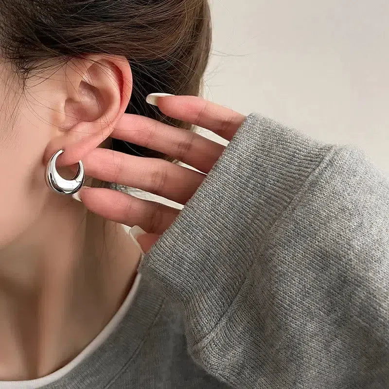 Minimal Round Earrings