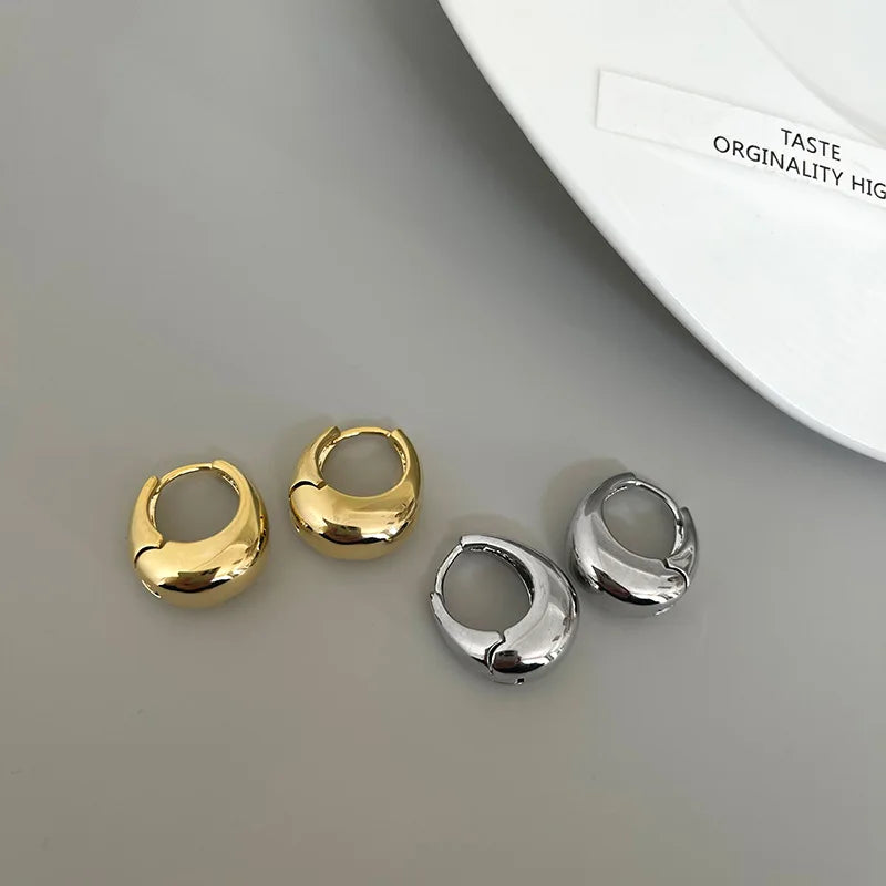 Minimal Round Earrings